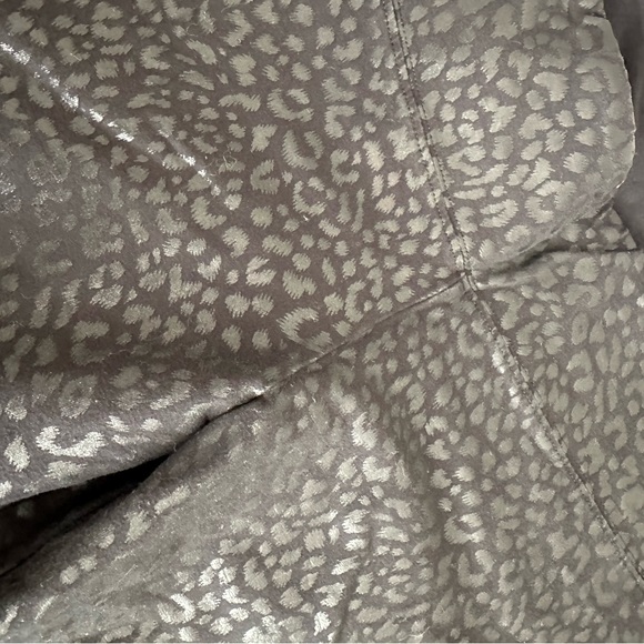 Like New Aritzia TNA Leopard Equator Leggings - Medium - Picture 5 of 7